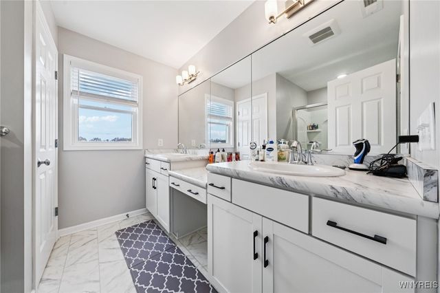 2899 Brookfield Drive, Wheatfield, NY 14132