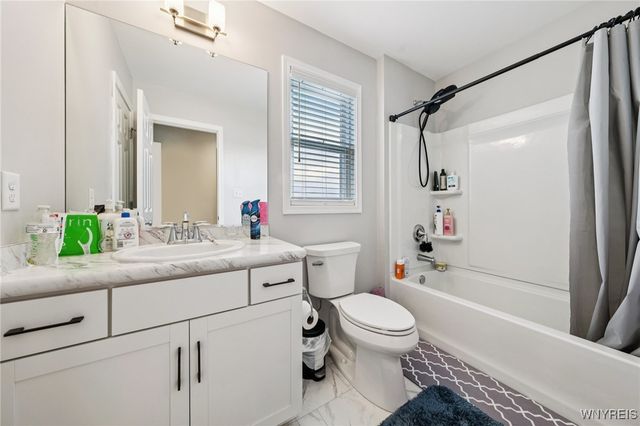 2899 Brookfield Drive, Wheatfield, NY 14132