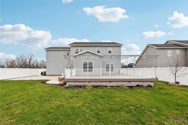 2899 Brookfield Drive, Wheatfield, NY 14132