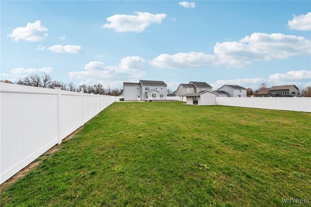 2899 Brookfield Drive, Wheatfield, NY 14132