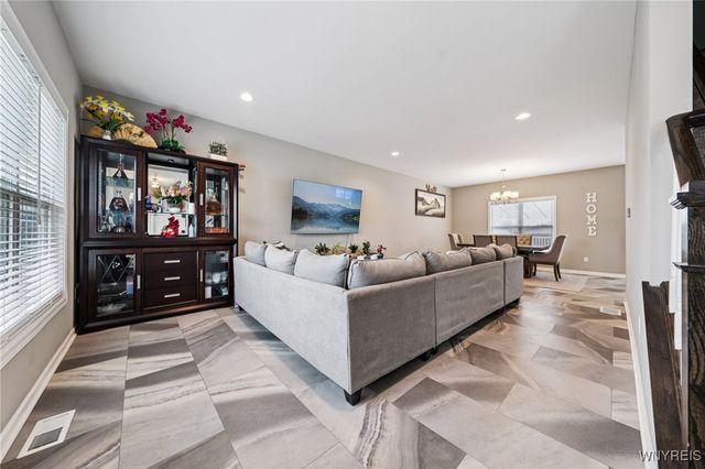 2899 Brookfield Drive, Wheatfield, NY 14132