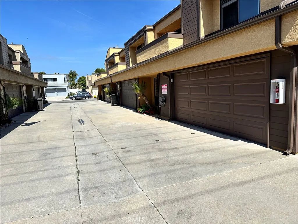 16592 Jib Circle B, Huntington Beach, CA 92649