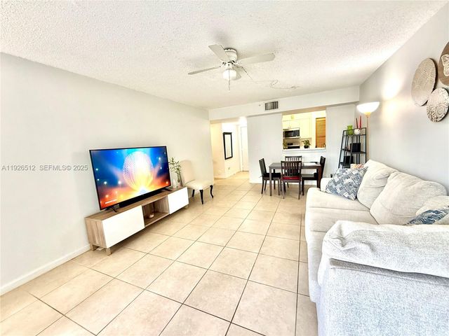 1341 SE 3rd Ave 102, Dania Beach, FL 33004