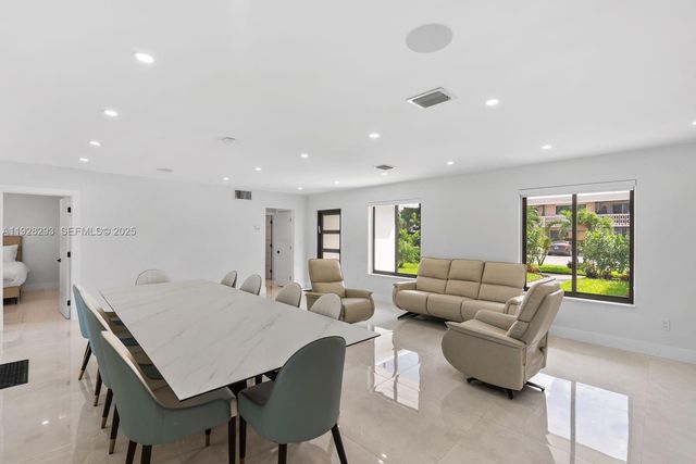 965 NE 171st St, Miami, FL 33162