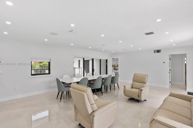 965 NE 171st St, Miami, FL 33162