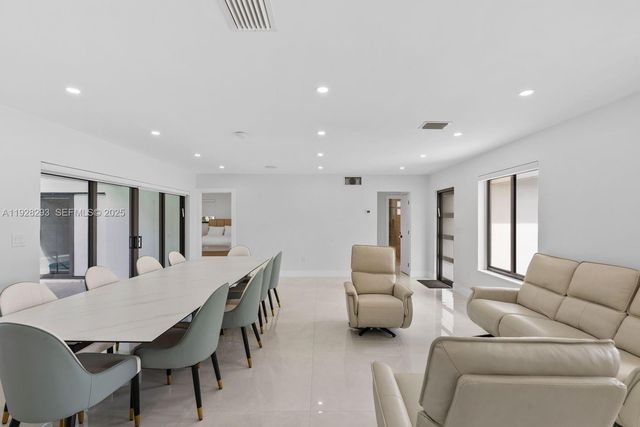 965 NE 171st St, Miami, FL 33162