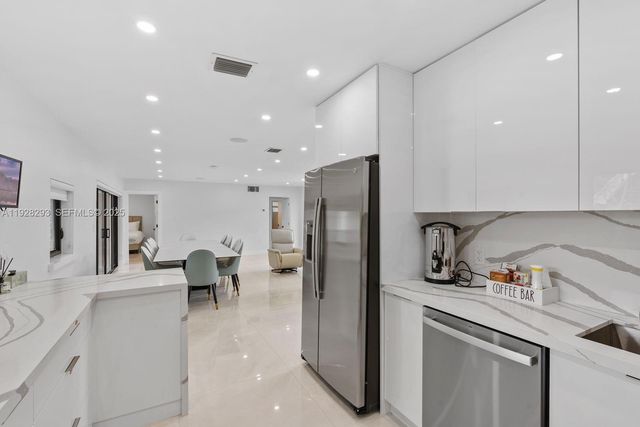 965 NE 171st St, Miami, FL 33162