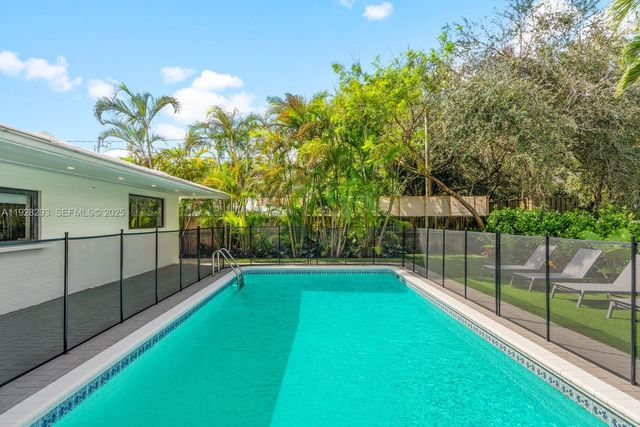 965 NE 171st St, Miami, FL 33162