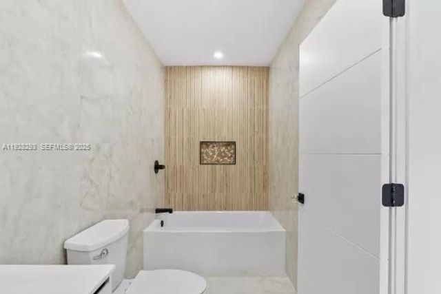 965 NE 171st St, Miami, FL 33162