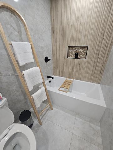 965 NE 171st St, Miami, FL 33162