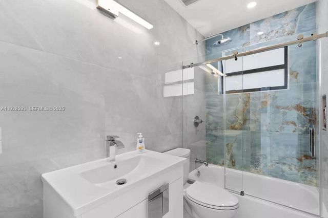 965 NE 171st St, Miami, FL 33162