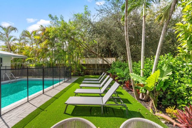 965 NE 171st St, Miami, FL 33162