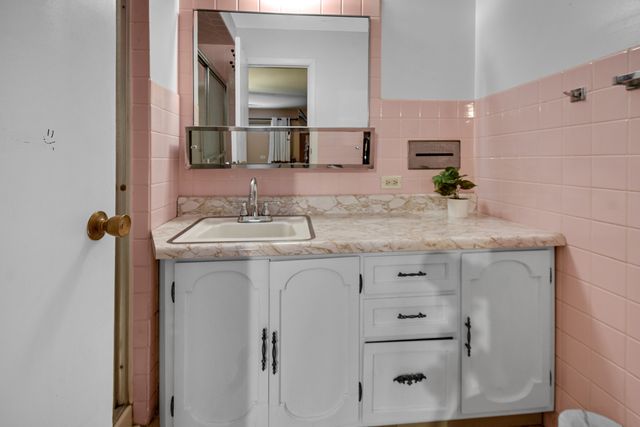 1028 W Strieff Lane, Glenwood, IL 60425