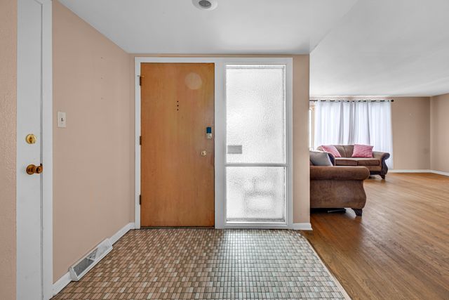 1028 W Strieff Lane, Glenwood, IL 60425