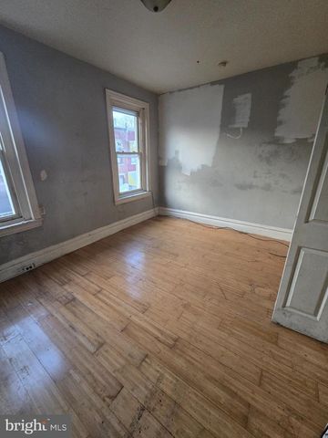 2211 N GRATZ ST, Philadelphia, PA 19132