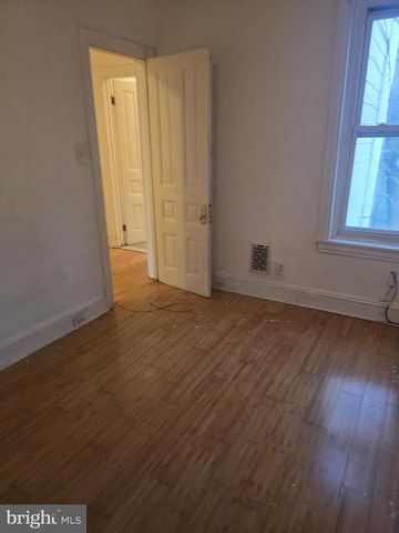 2211 N GRATZ ST, Philadelphia, PA 19132