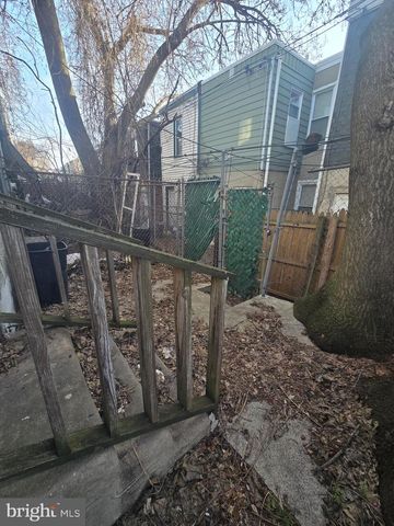 2211 N GRATZ ST, Philadelphia, PA 19132