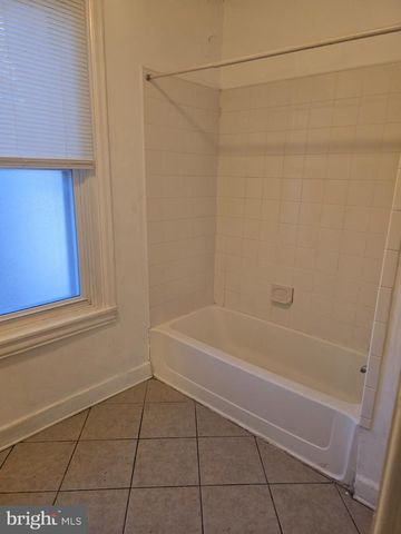 2211 N GRATZ ST, Philadelphia, PA 19132