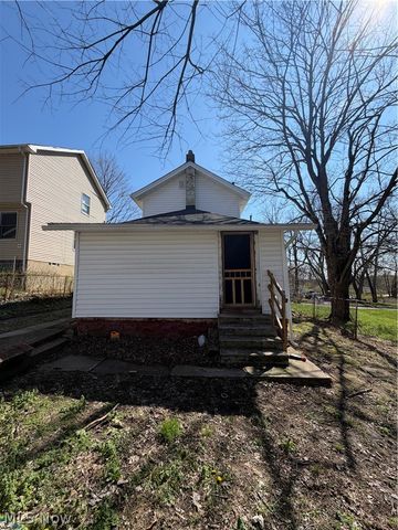 1213 Smithfarm Avenue, Akron, OH 44305