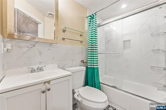3 Sisco Place, Clifton, NJ 07011
