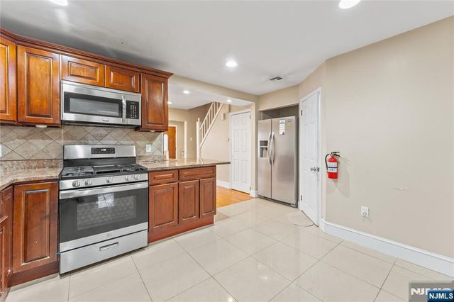 3 Sisco Place, Clifton, NJ 07011