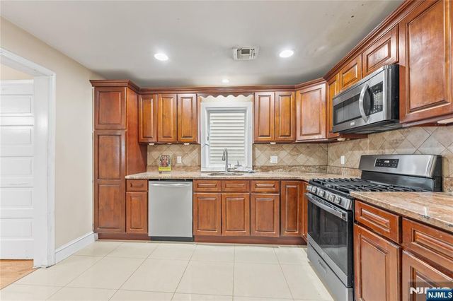 3 Sisco Place, Clifton, NJ 07011