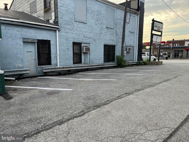 1880 W MARKET ST, York, PA 17404