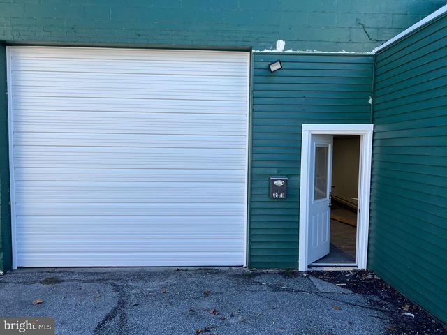 1880 W MARKET ST, York, PA 17404