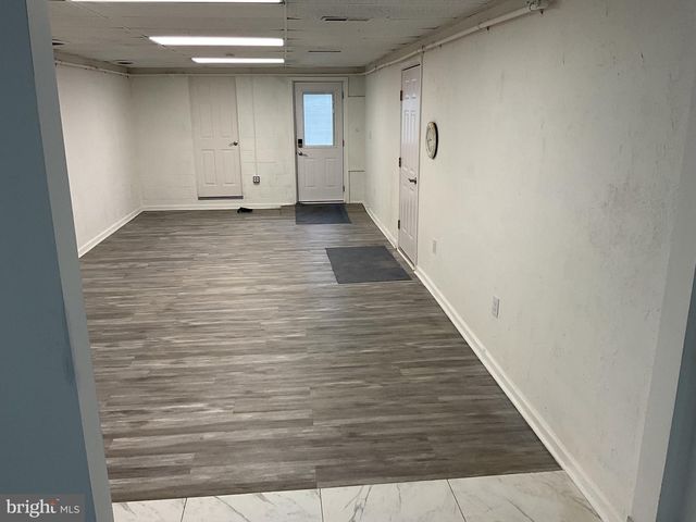 1880 W MARKET ST, York, PA 17404