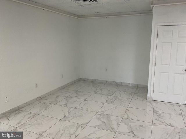 1880 W MARKET ST, York, PA 17404