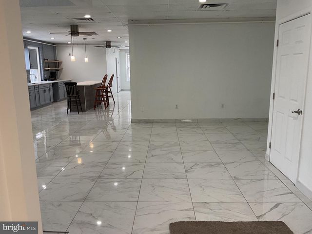 1880 W MARKET ST, York, PA 17404