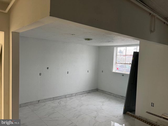 1880 W MARKET ST, York, PA 17404