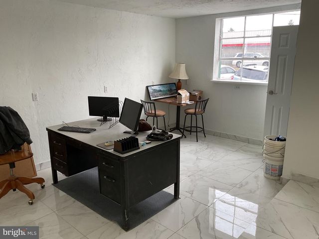 1880 W MARKET ST, York, PA 17404