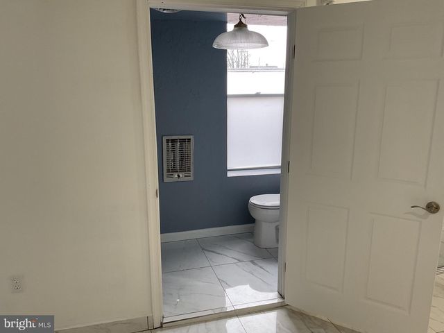 1880 W MARKET ST, York, PA 17404