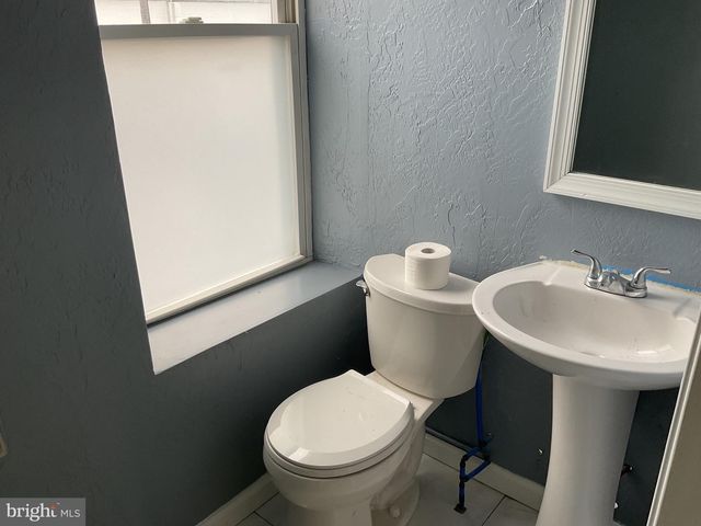 1880 W MARKET ST, York, PA 17404