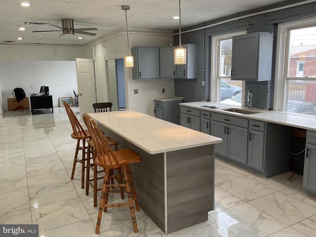 1880 W MARKET ST, York, PA 17404