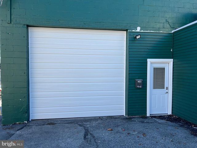 1880 W MARKET ST, York, PA 17404