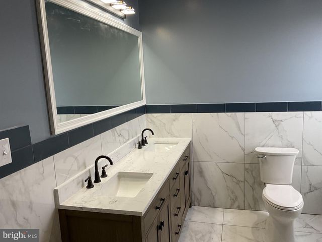 1880 W MARKET ST, York, PA 17404