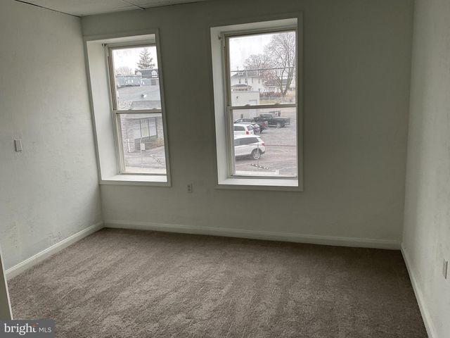 1880 W MARKET ST, York, PA 17404