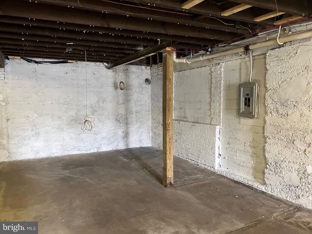 1880 W MARKET ST, York, PA 17404