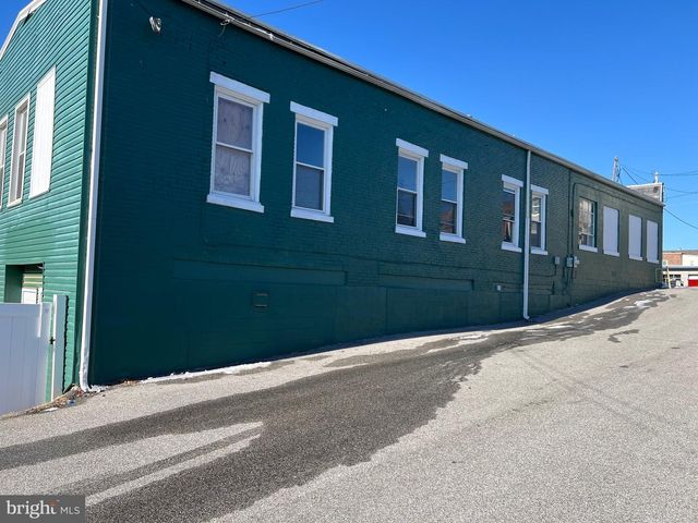 1880 W MARKET ST, York, PA 17404