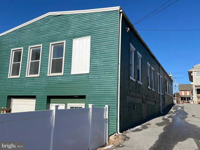 1880 W MARKET ST, York, PA 17404