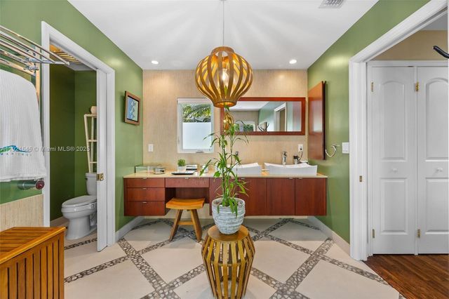 7720 SW 79th Ct, Miami, FL 33143