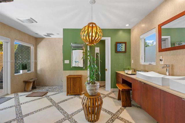 7720 SW 79th Ct, Miami, FL 33143