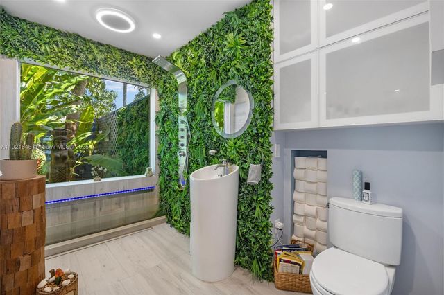 7720 SW 79th Ct, Miami, FL 33143