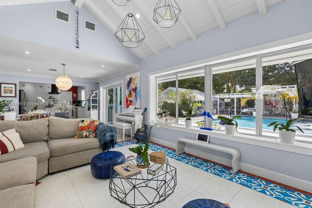 7720 SW 79th Ct, Miami, FL 33143