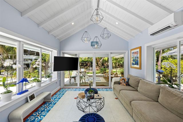 7720 SW 79th Ct, Miami, FL 33143