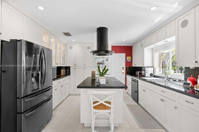 7720 SW 79th Ct, Miami, FL 33143