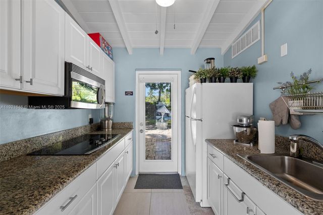 7720 SW 79th Ct, Miami, FL 33143