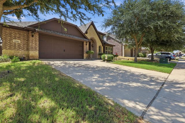 1216 Barberry Drive, Burleson, TX 76028
